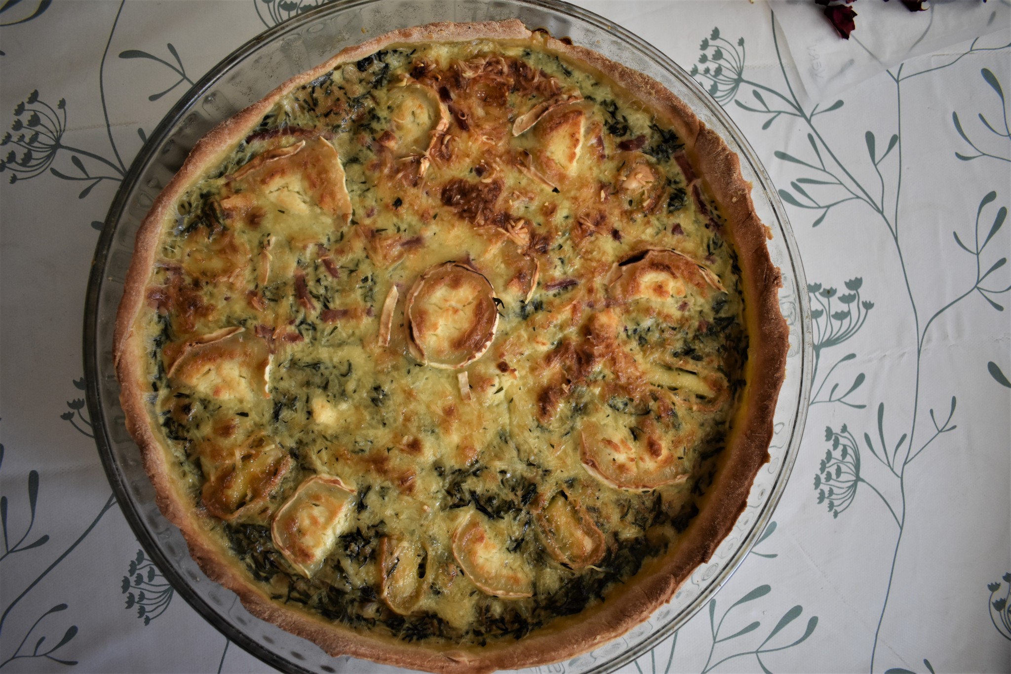 La recette du mois : Tarte aux fanes de carottes et au picodon