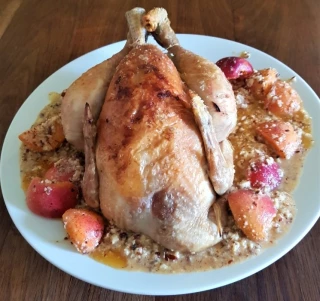Poulet fermier aux abricots et aux noisettes