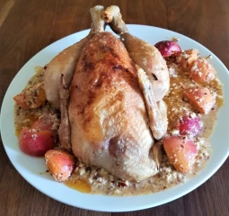 Poulet fermier aux abricots et aux noisettes
