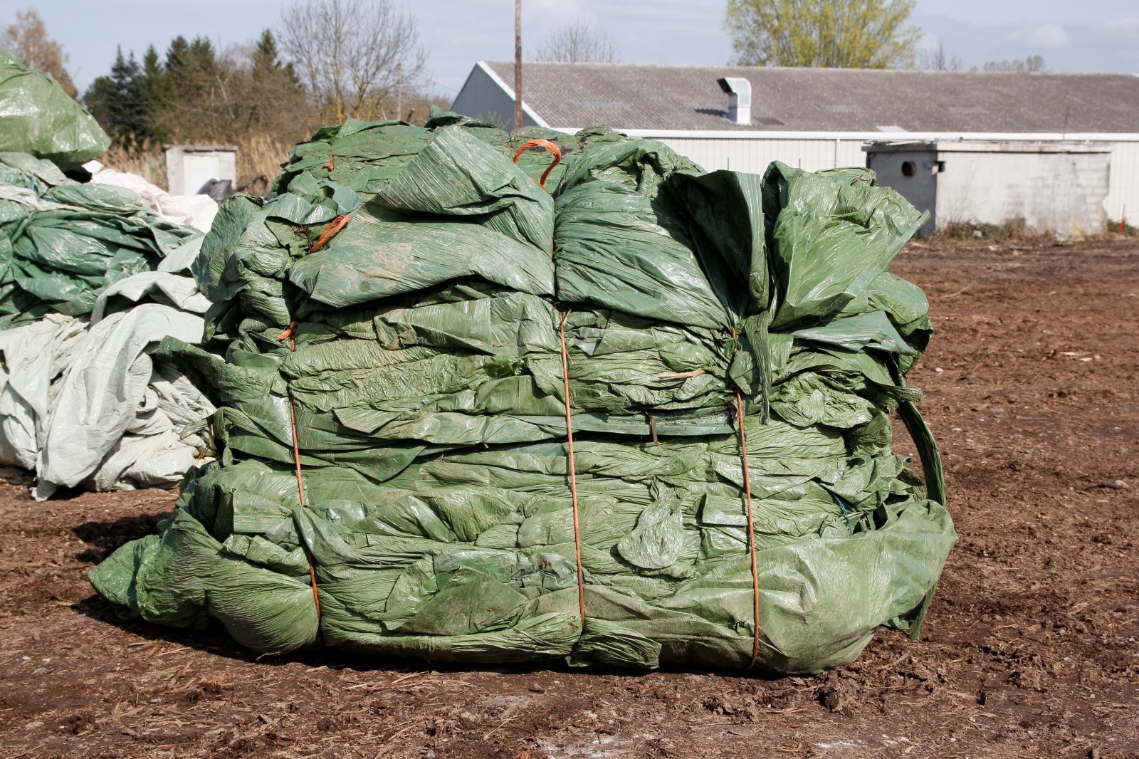 En attendant la collecte des déchets plastiques d’élevage en septembre...