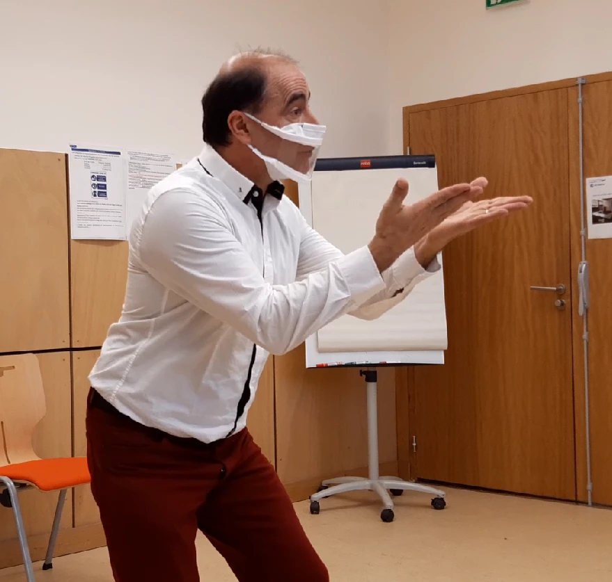 Philippe Phénieux, professionnel du théâtre, a coaché les participants lors de la formation