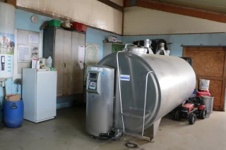 Maîtriser l’électricité de la traite : enjeux et solutions concrètes