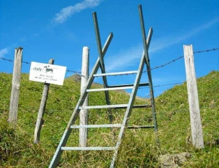 Des passages de clôtures appropriés pour les animaux et les randonneurs