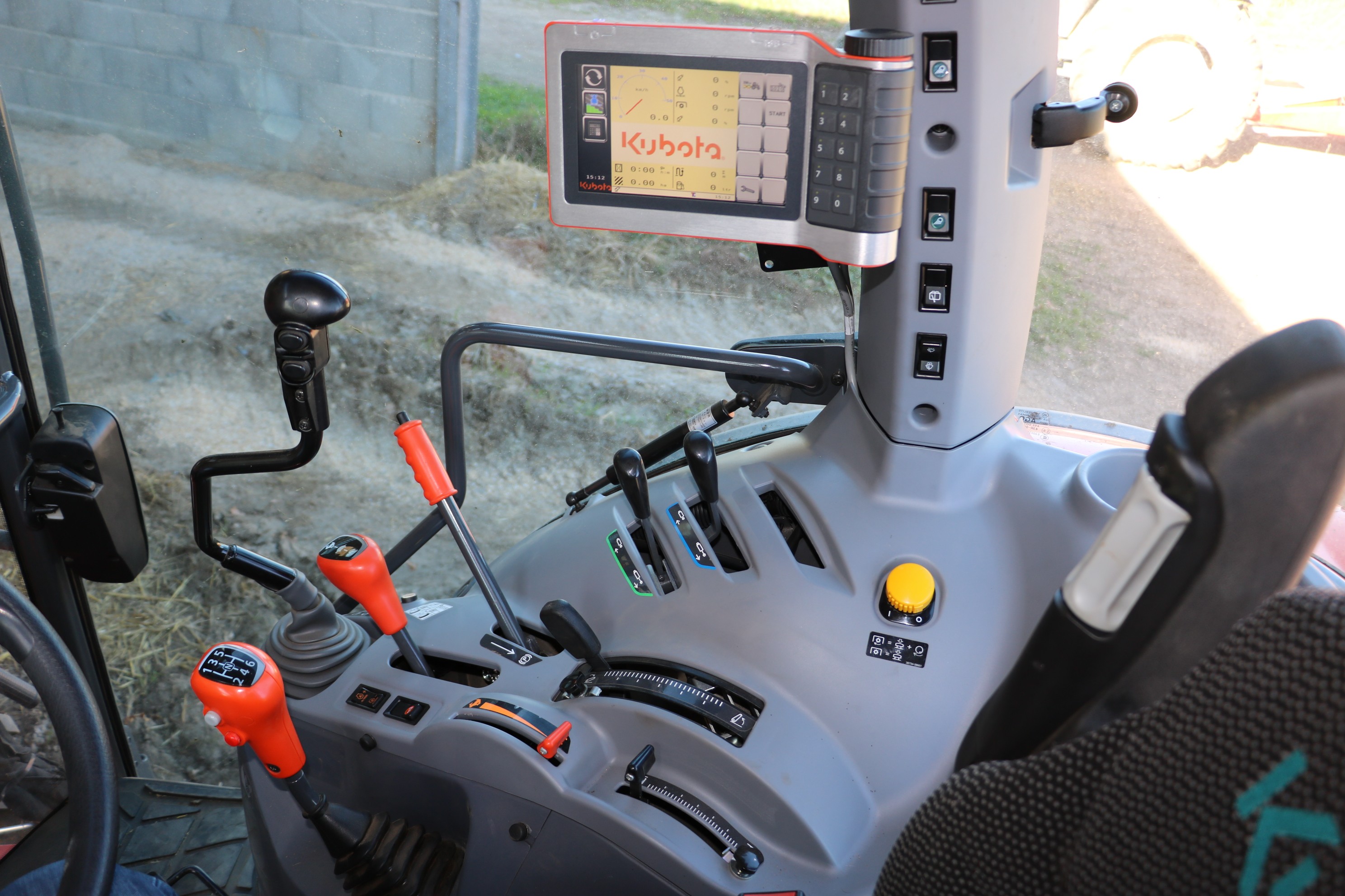 Prévoir l’autoguidage et l’Isobus à l’achat d’un tracteur de polyculture-élevage