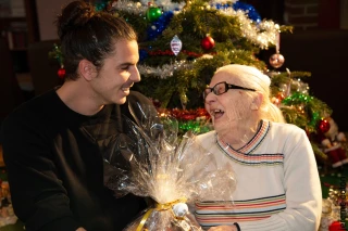 Fêter Noël auprès des personnes âgées isolées