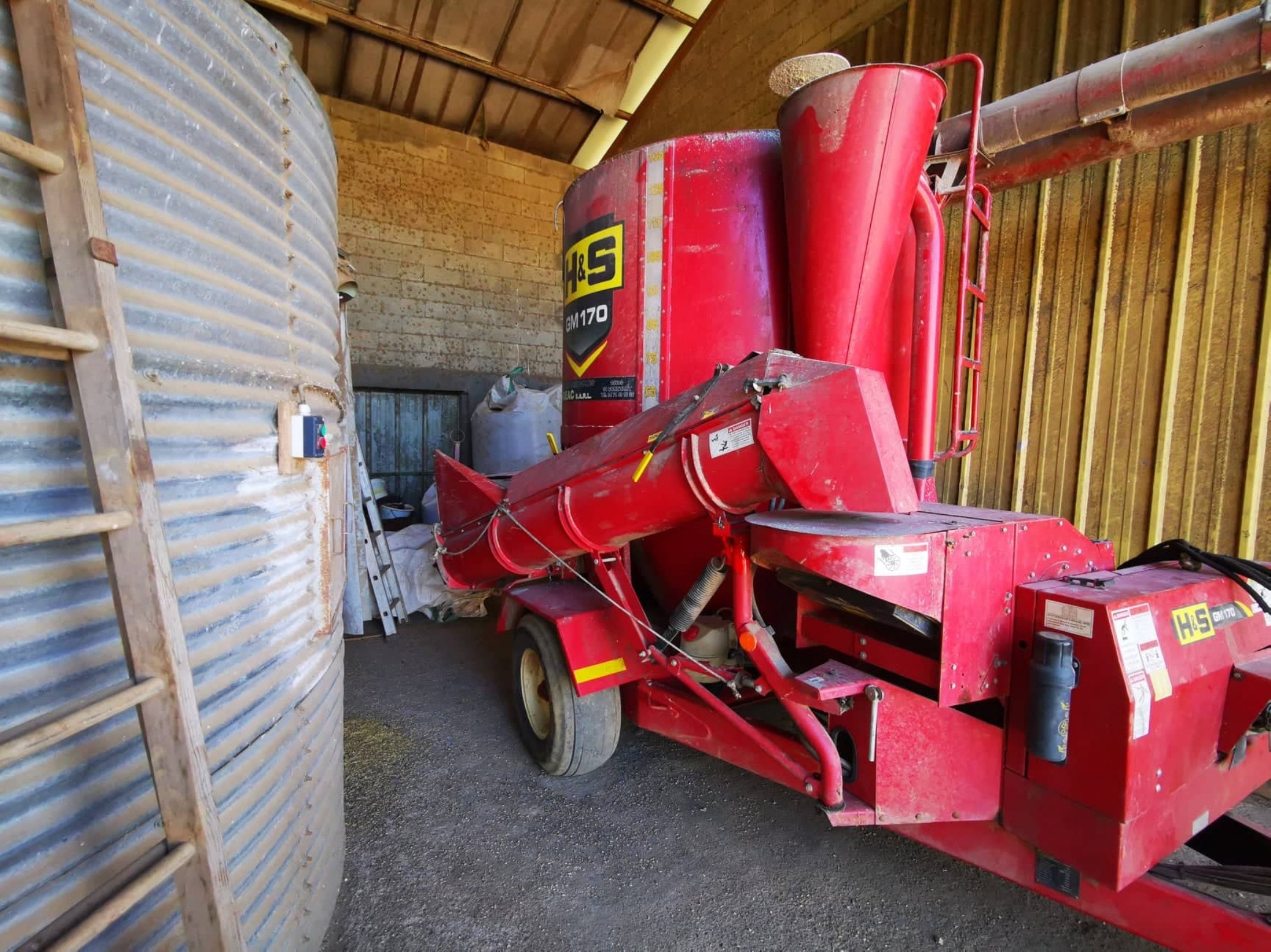 Un moulin partagé pour produire sa farine de céréales à la ferme