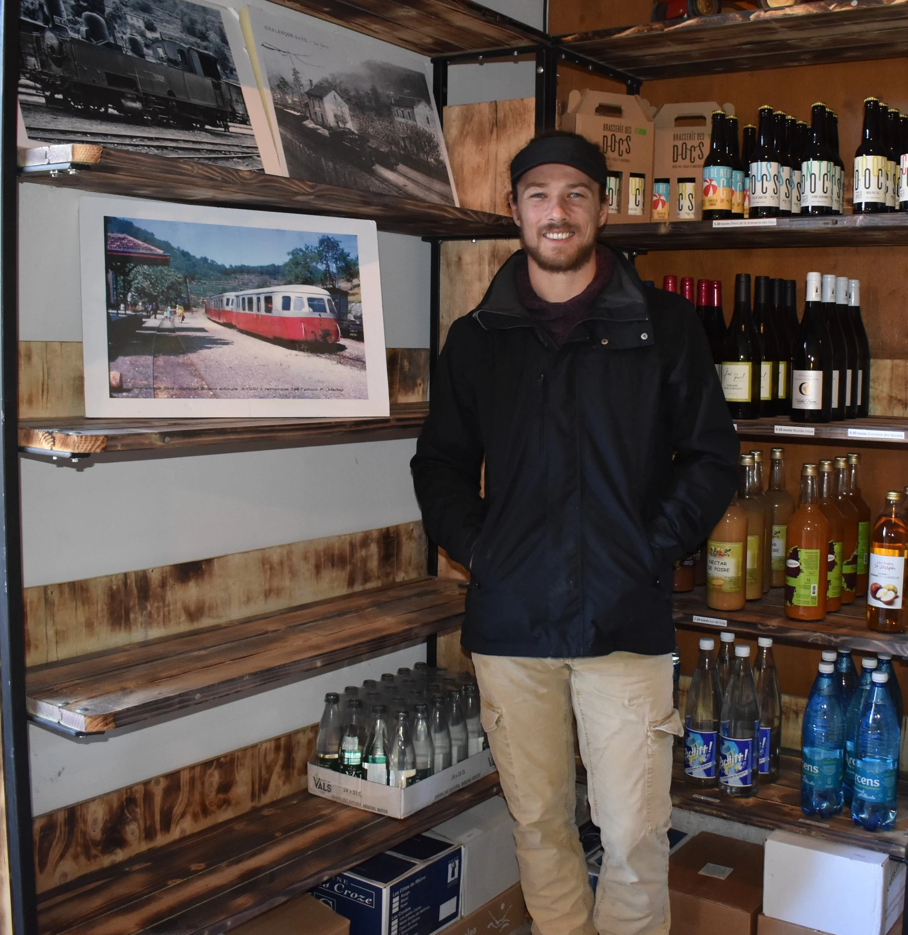 Le Quai des haltes propose également des produits du terroir à la vente.
