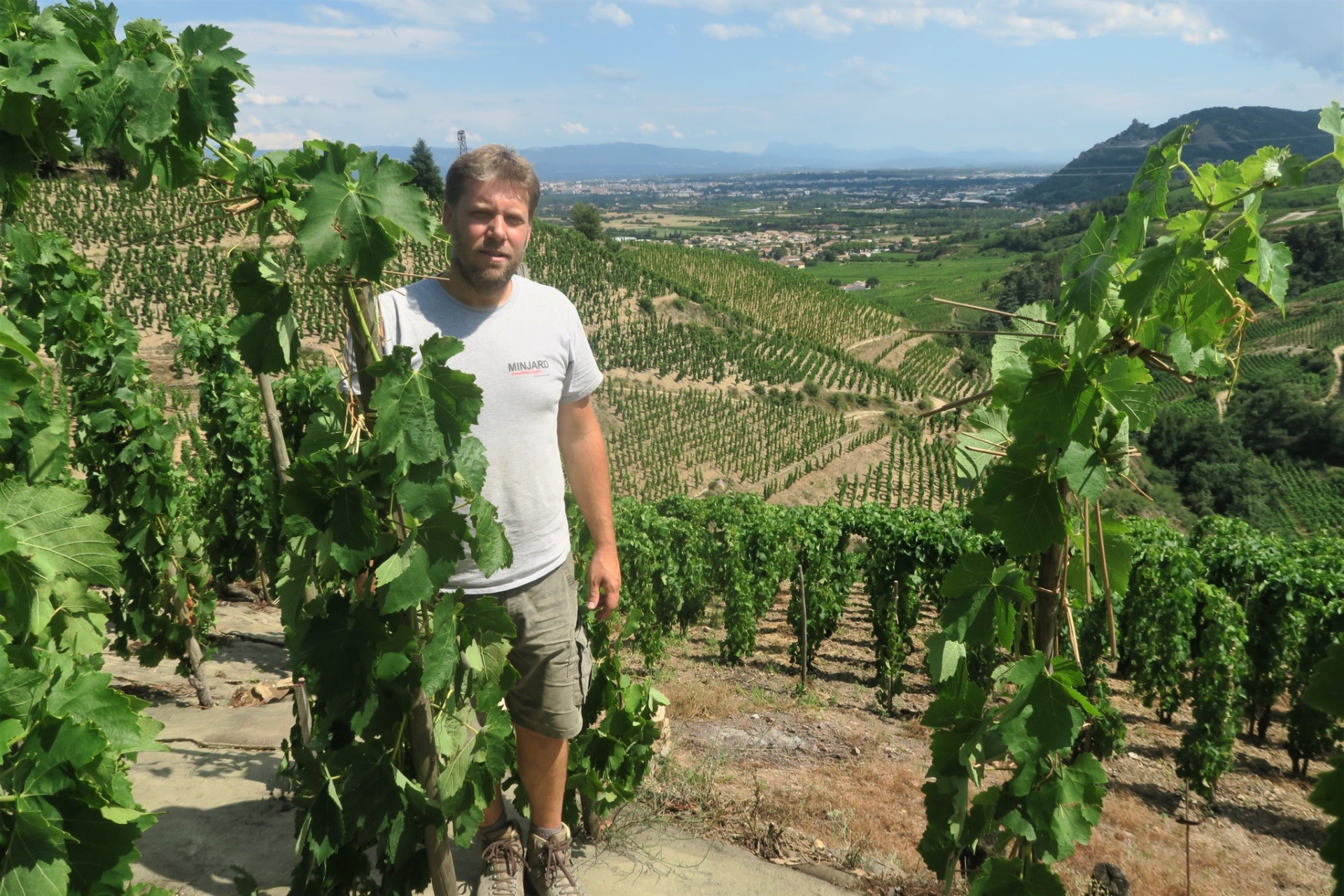 Olivier Clape, dans les vignes en coteaux de Cornas.