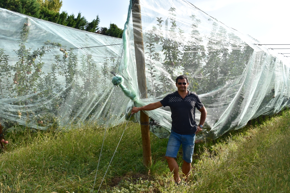 Arboriculteur à Saint-Just-d'Ardèche, Christophe Guigue s'interroge quant à la pérennité de son système d'irrigation pour l'avenir