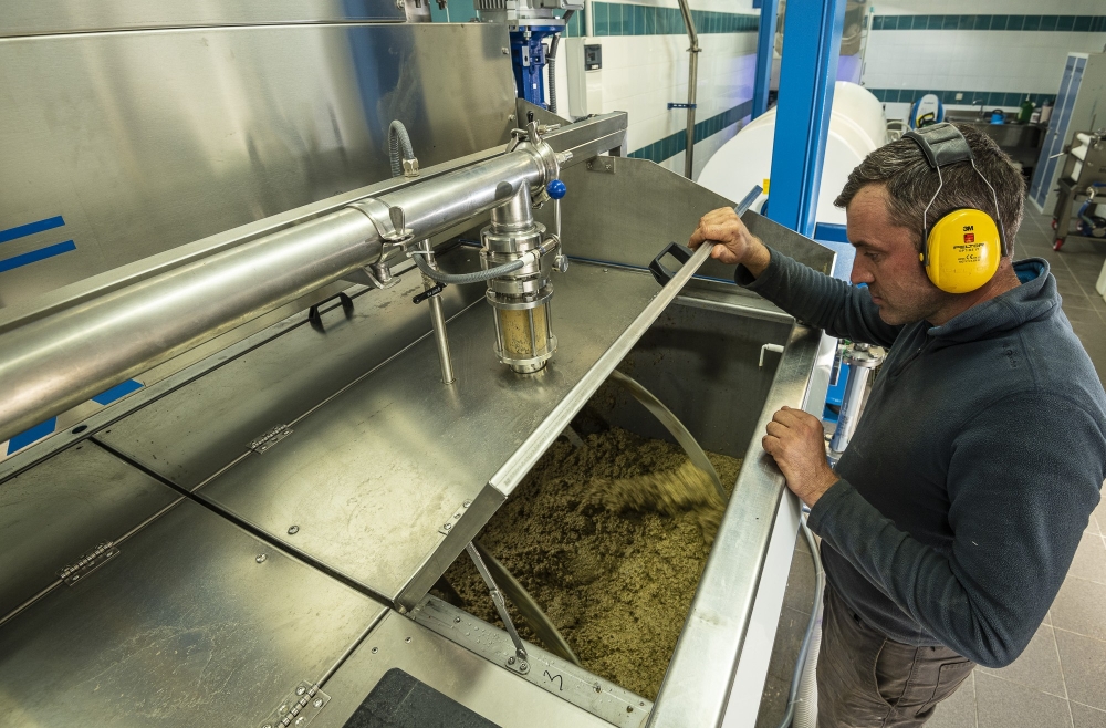 Éric Martin s'est doté d'une chaîne d'extraction continue, permettant de transformer jusqu'à 3 tonnes d'olives / heure