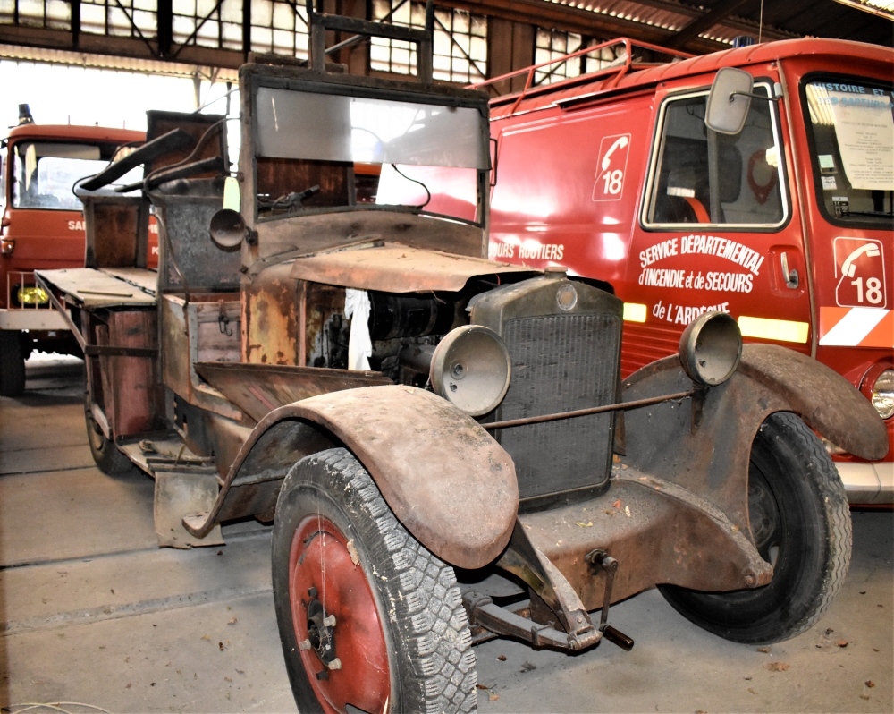 Ce véhicule, le plus ancien de l'association, date des années 1920