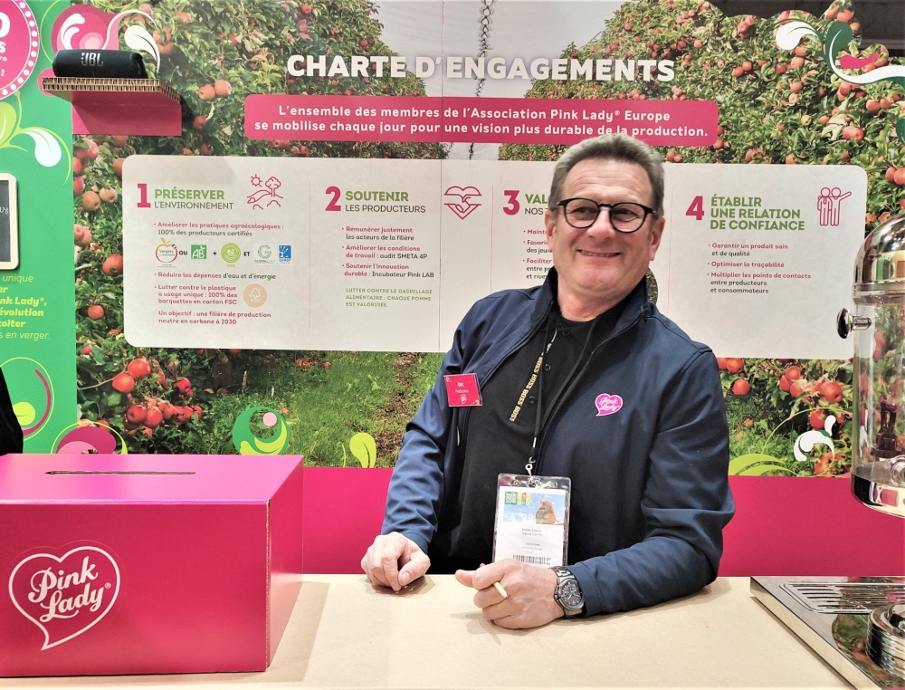L'arboriculteur ardéchois Éric Imbert (Dunière-sur-Eyrieux) a défendu l'excellence de la pomme française et ardéchoise sur le stand de la variété Pink Lady®.