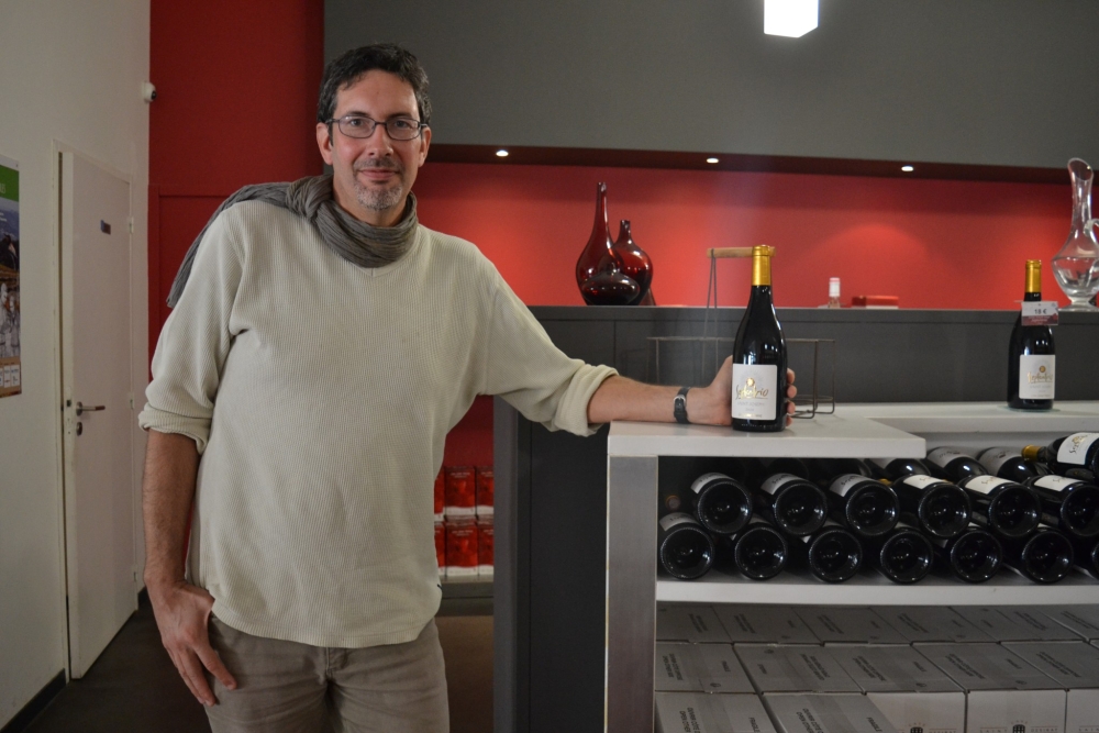 Technicien viticole à la cave de Saint-Désirat, Michaël Séguier, réfléchit avec les viticulteurs à l'adaptation à mener, un travail d'observation, de surveillance de la météo et de réactivité. 